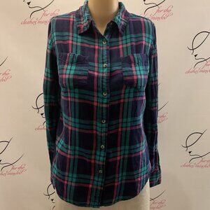 SO Perfect Shirt. Size Medium. Button Up. Cotton Flannel. 2 pockets. B67
